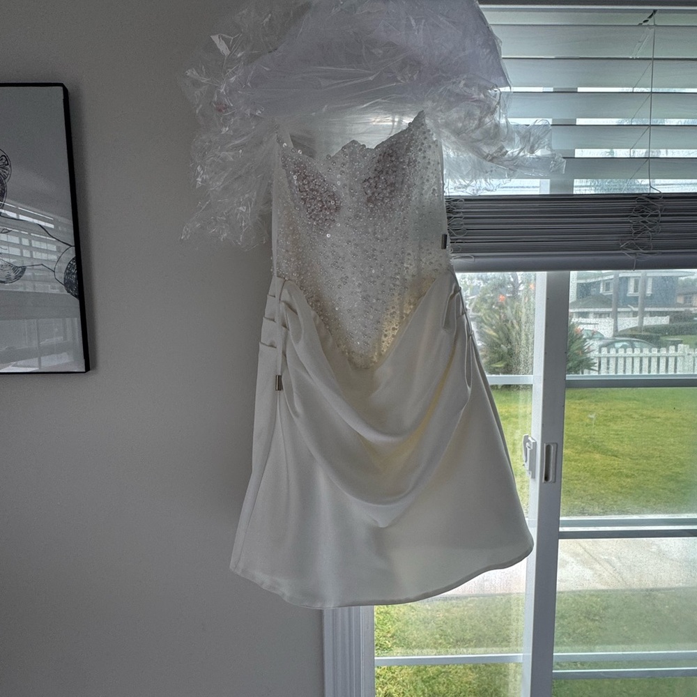 Elegant White Strapless Mini Dress - Picture 2 of 5